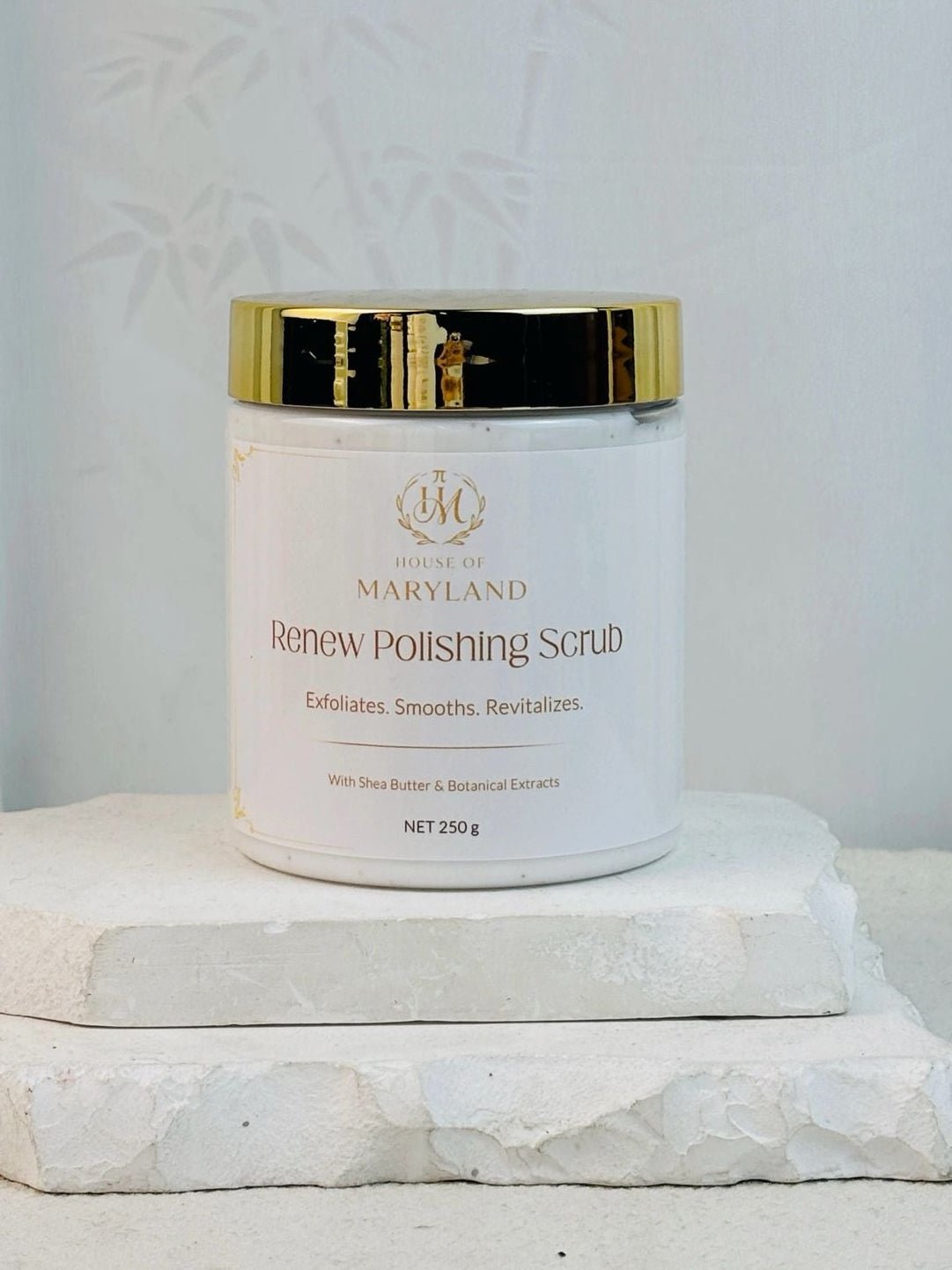 Polishing scrub jar with gold lid and cream label, 250 g.